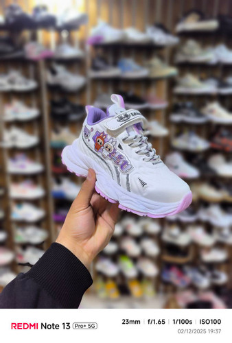 کتونی خاص و جذاب مدل لبو بو بسیار سبک و راحت