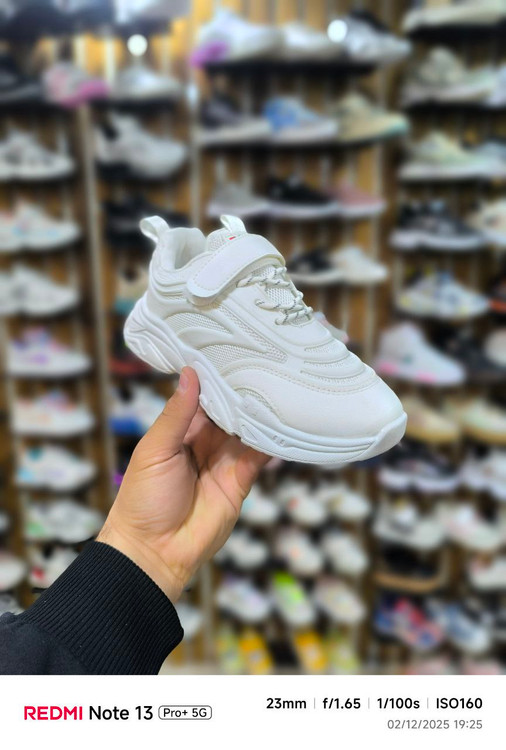 کتونی اسپرت فوق العاده شیک و سبک و راحته فشن وارداتی از کشور چین