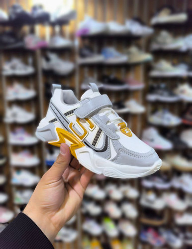 کتونی اسکیچرز وارداتی بچگانه فوق العاده شیک و سبک