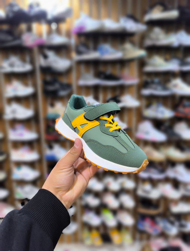 کتونی خاص و جذاب با کیفیت اسپرت دخترانه و پسرانه