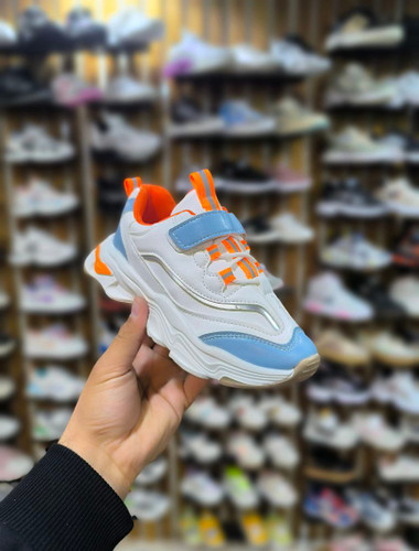 کتونی خاص و جذاب و با کیفیت وارداتی