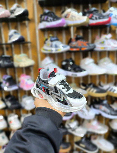 کتونی وارداتی شیک و سبک و خاص