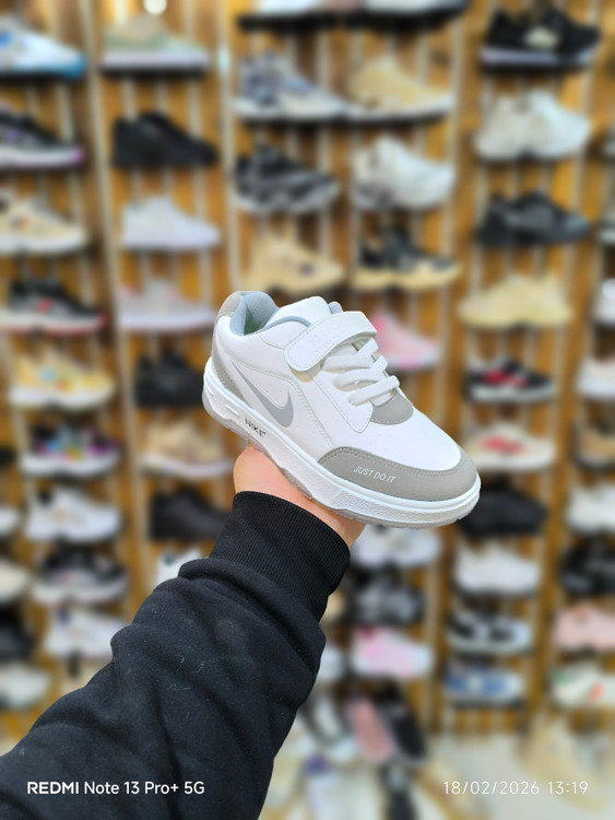 کتونی بچگانه نایک جاست با زیره ژله ای استپ گیر