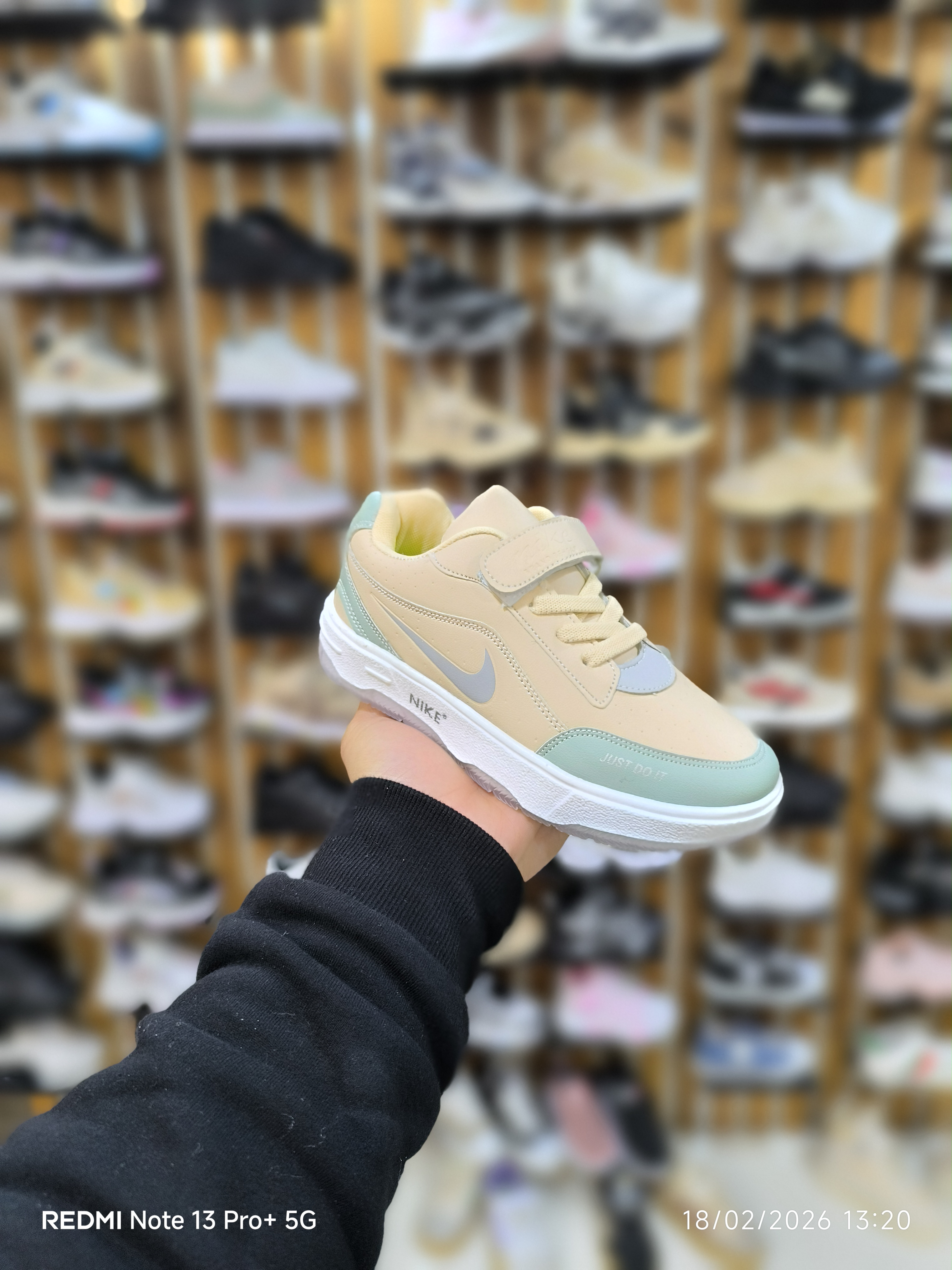 کتونی بچگانه نایک جاست فوق العاده زیبا و با کیفیت