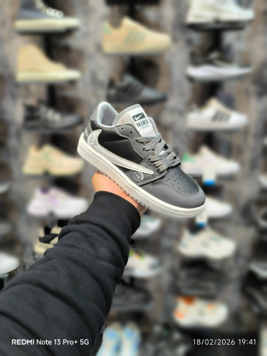 کتونی نایک ترویس اسپرت شیک و سبک و راحت