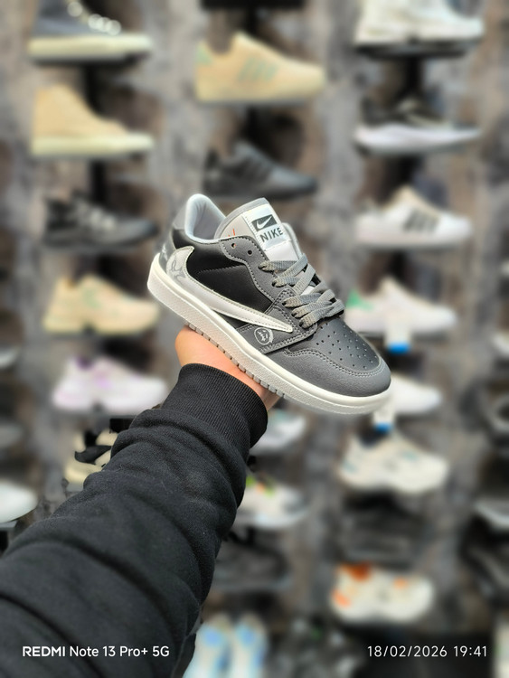 کتونی نایک ترویس اسپرت شیک و سبک و راحت