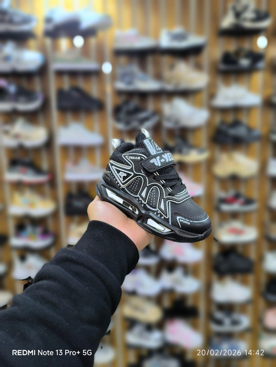 کتونی با کیفیت و با دوام مناسب فرزندای ایرانی