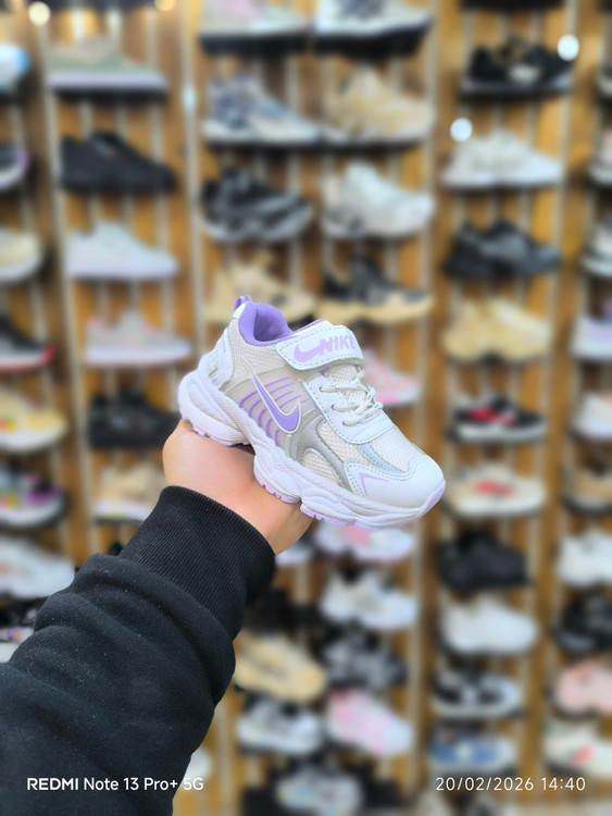 کتونی وی توکی بسیار شیک و مد روز با قیمتی ارزان